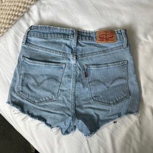 Vintage Levi’s high waisted shorts